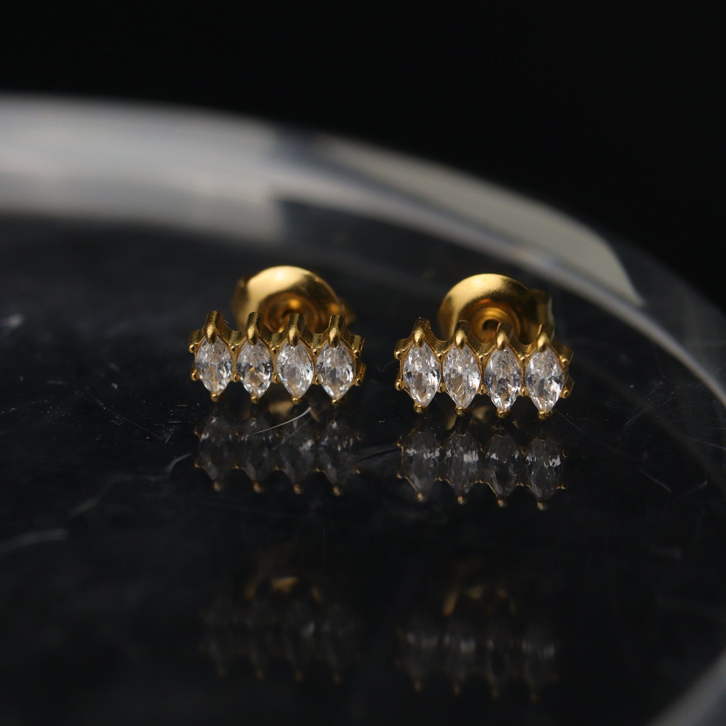 AMUSE Small Line Oval Shape Stud Earrings For Women's