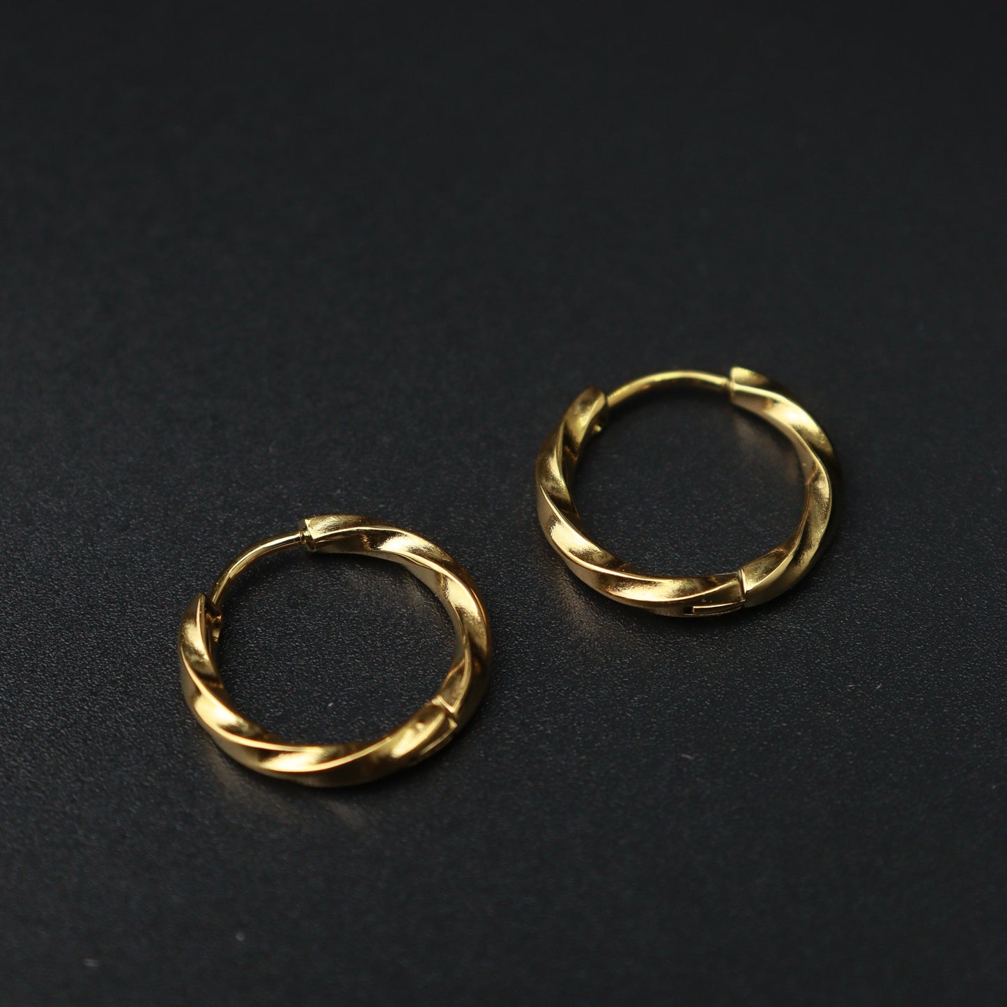 JUVIE Twisted Clip Earrings for Women