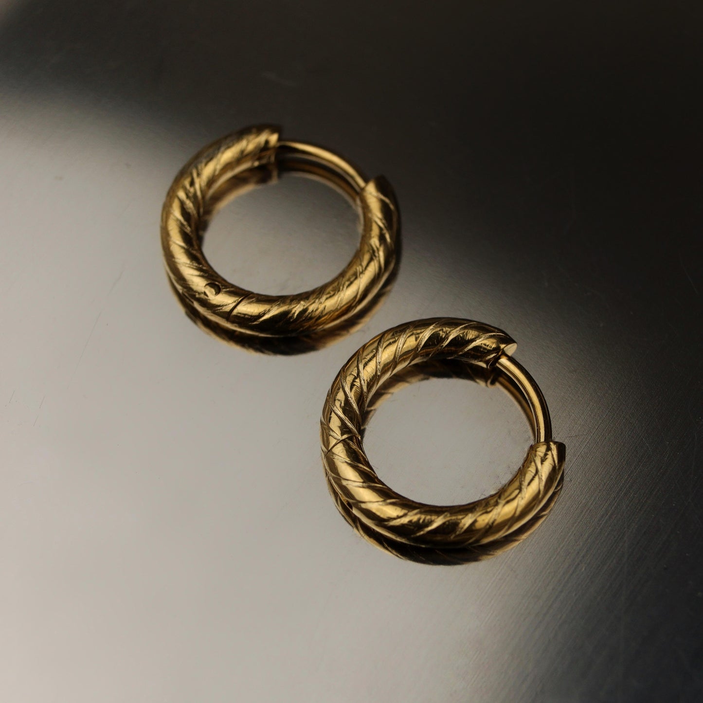 REID Swirl Clip Earrings For Women's
