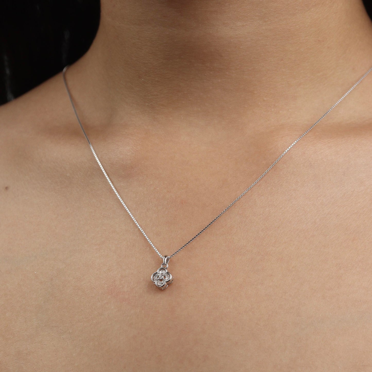 EVERLY S925 Silver Flower Pendant Chain Necklace for Women