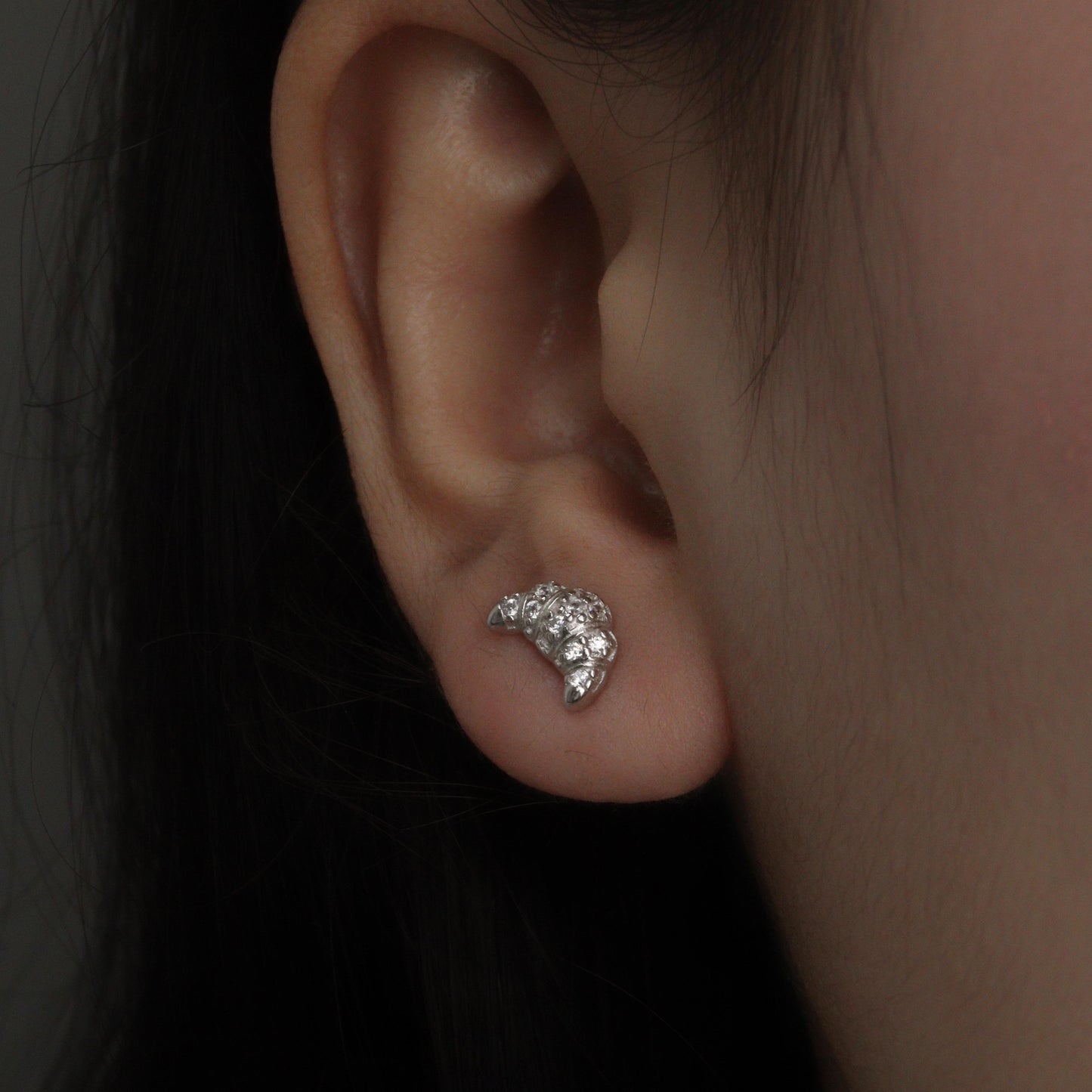 BUN S925 Silver Croissant Shape Stud Earrings