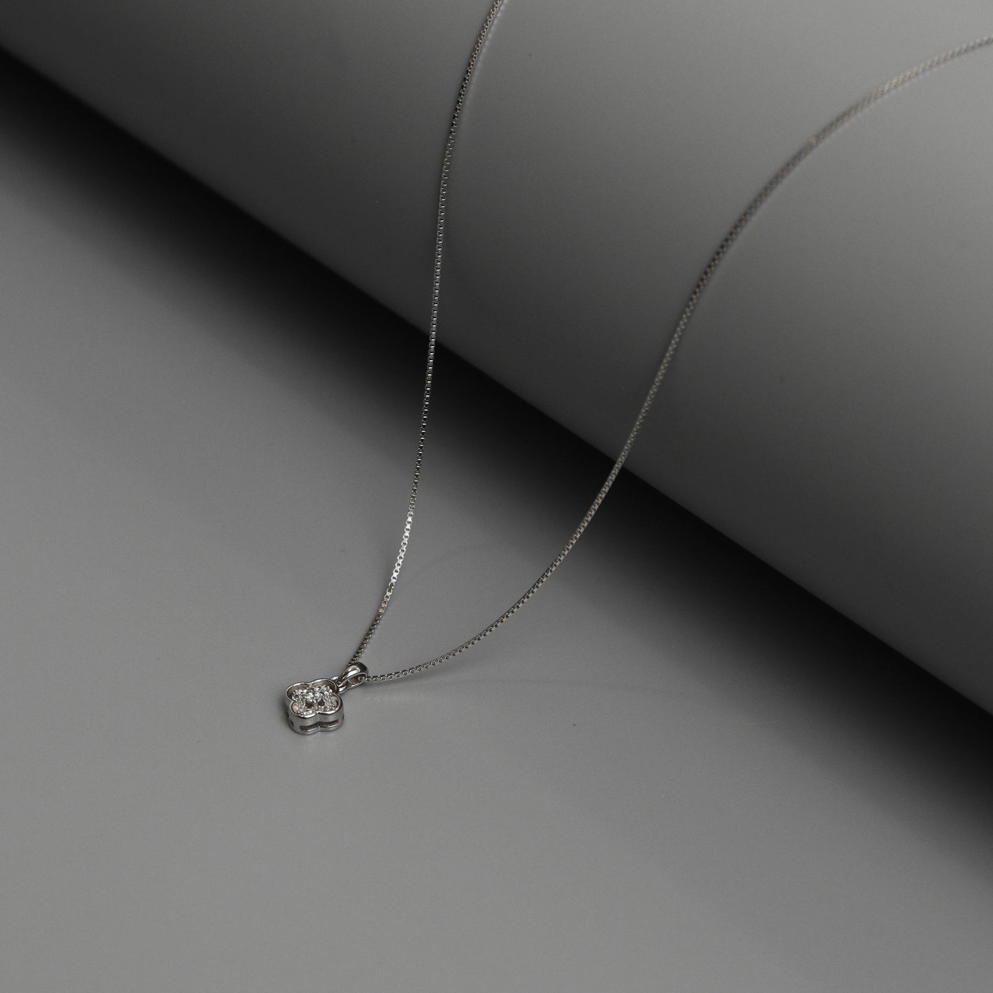 EVERLY S925 Silver Flower Pendant Chain Necklace for Women