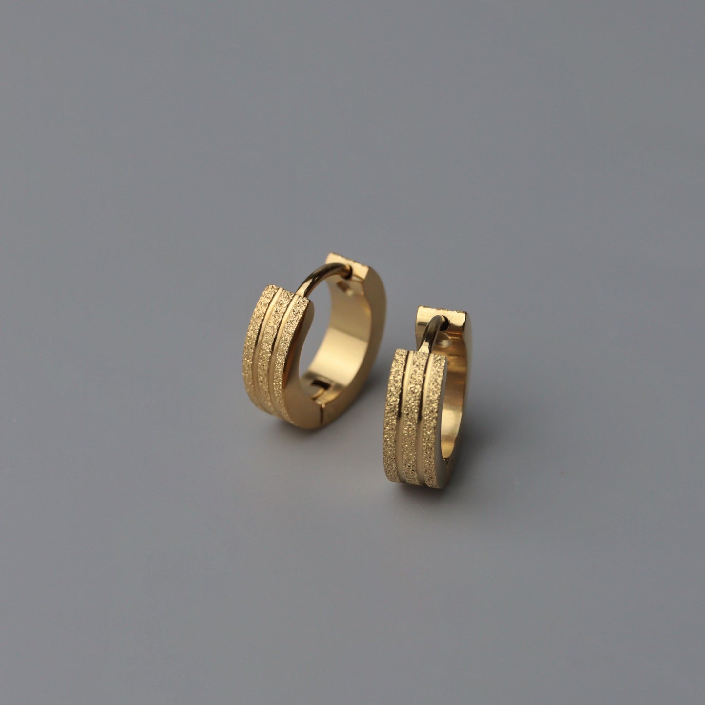 JANE Triple Line Mini Clip Earrings