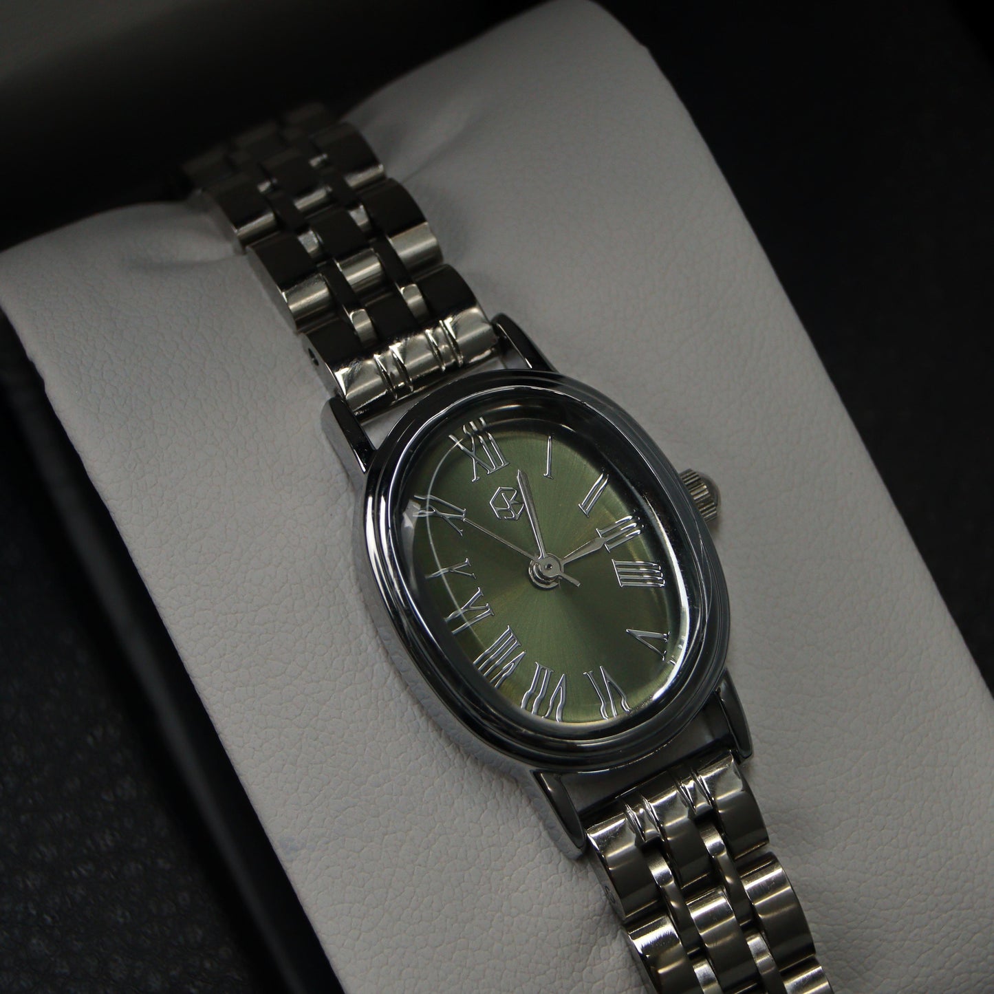 MONTRE Oval Mint Green Dial Watch – Elegant Fashion Quartz Timepiece with Slim Strap for Women