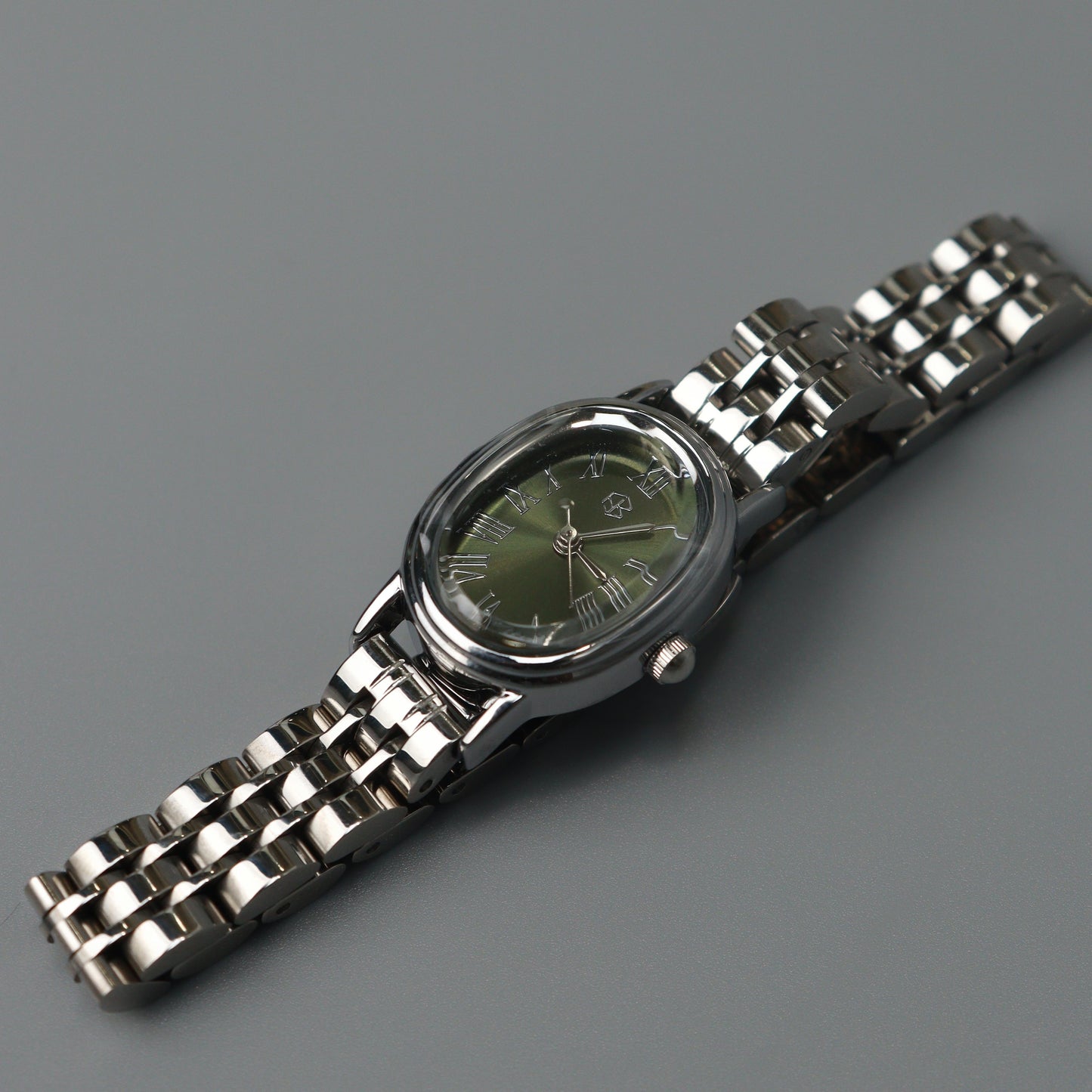 MONTRE Oval Mint Green Dial Watch – Elegant Fashion Quartz Timepiece with Slim Strap for Women