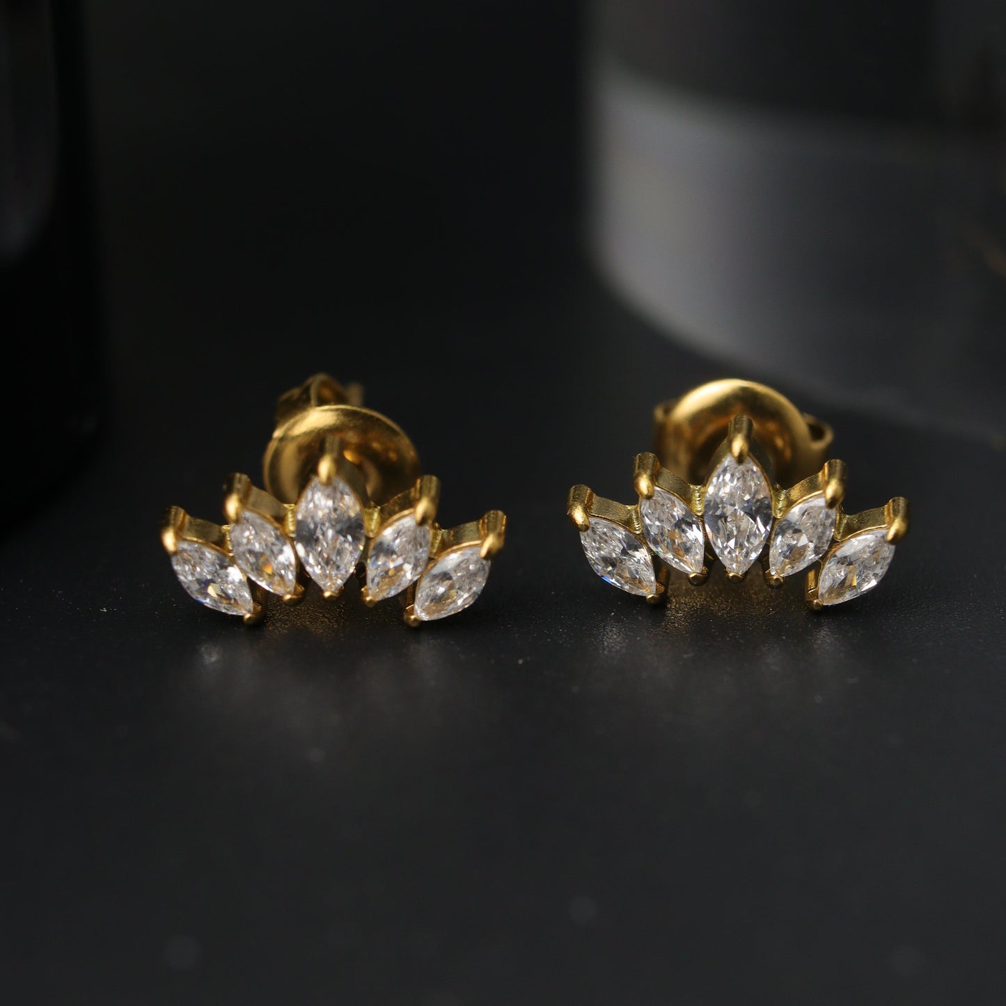 ECLAIR Small Curve Oval Shape Stud Earrings For Women's