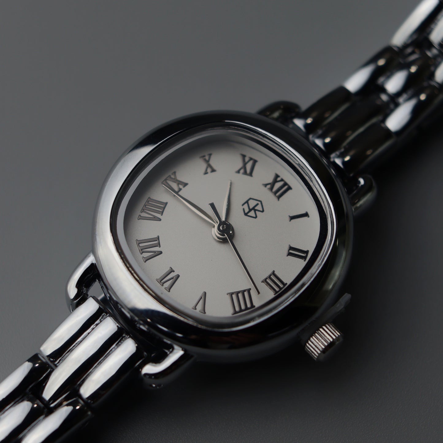 DEVEREUX Silver Round Watch