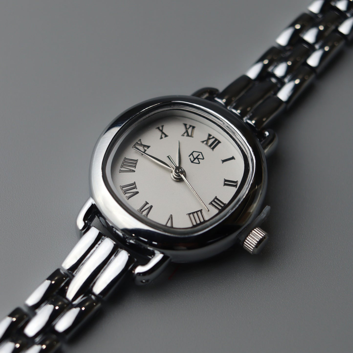 DEVEREUX Silver Round Watch