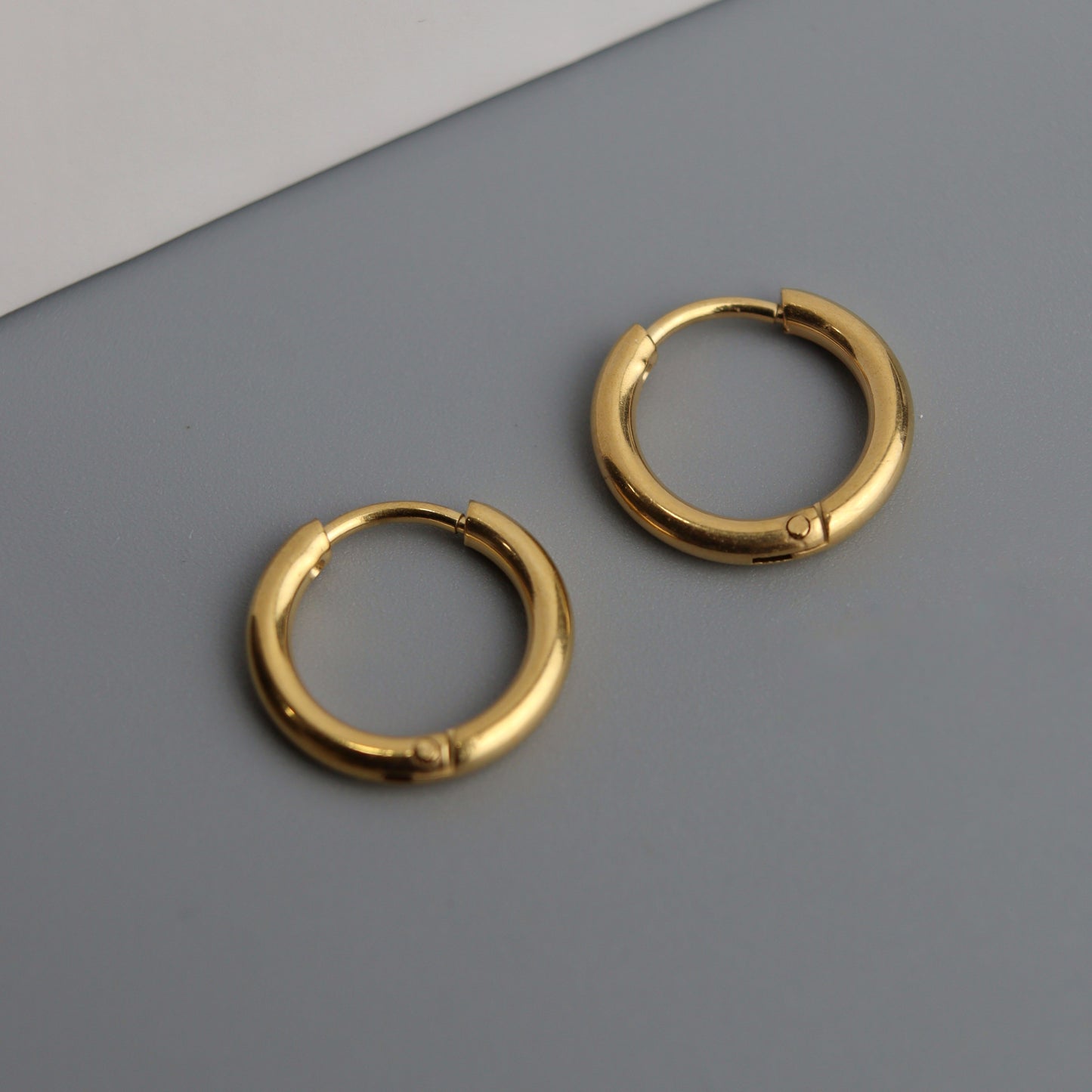 RAYA Small Thin Hinged Earrings