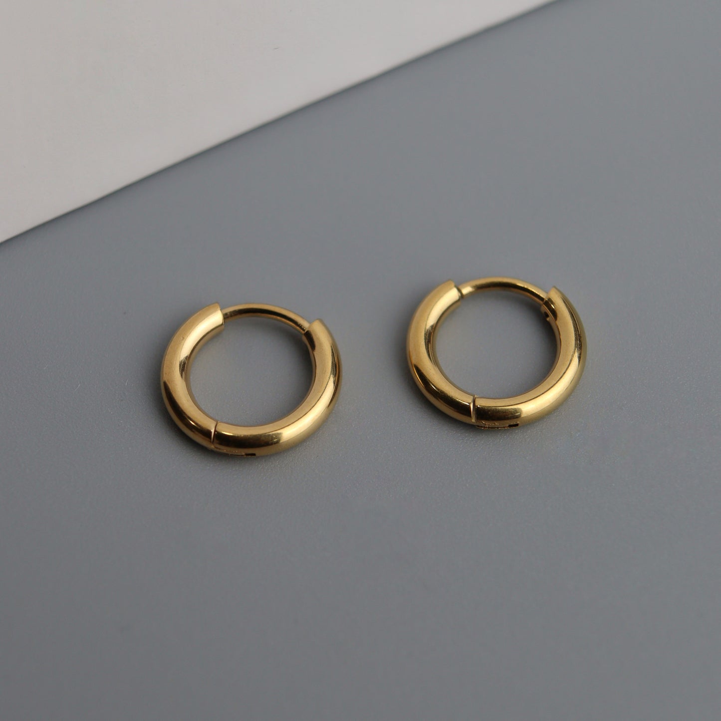 RAYA Small Thin Hinged Earrings
