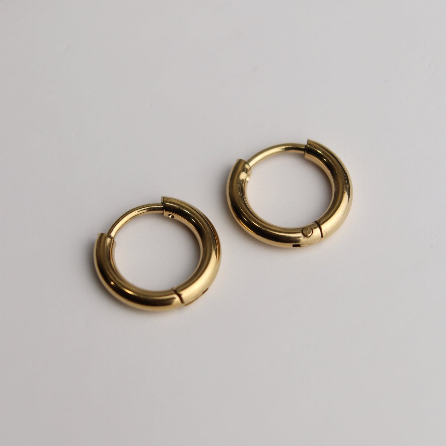 RAYA Small Thin Hinged Earrings