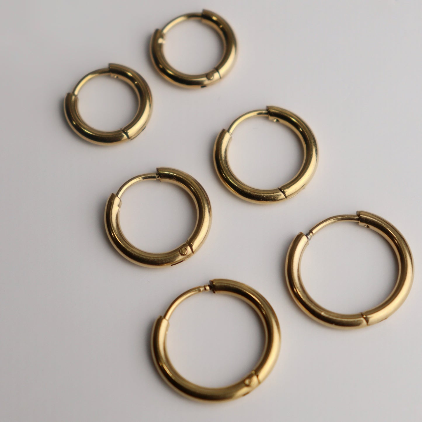 RAYA Small Thin Hinged Earrings