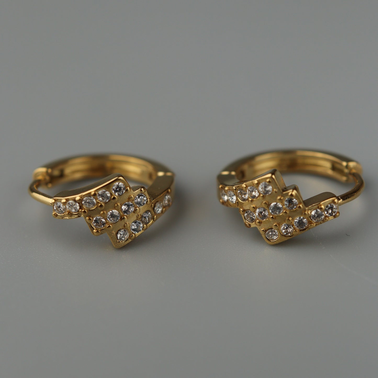 OSLO Zigzag Clip Earrings