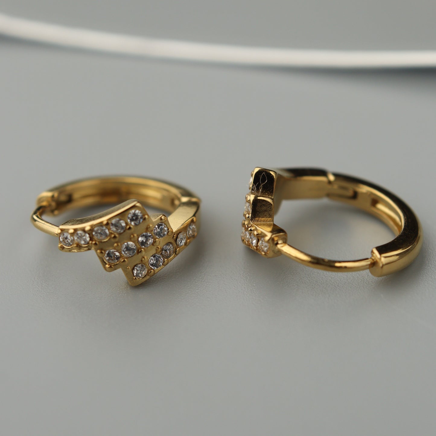 OSLO Zigzag Clip Earrings