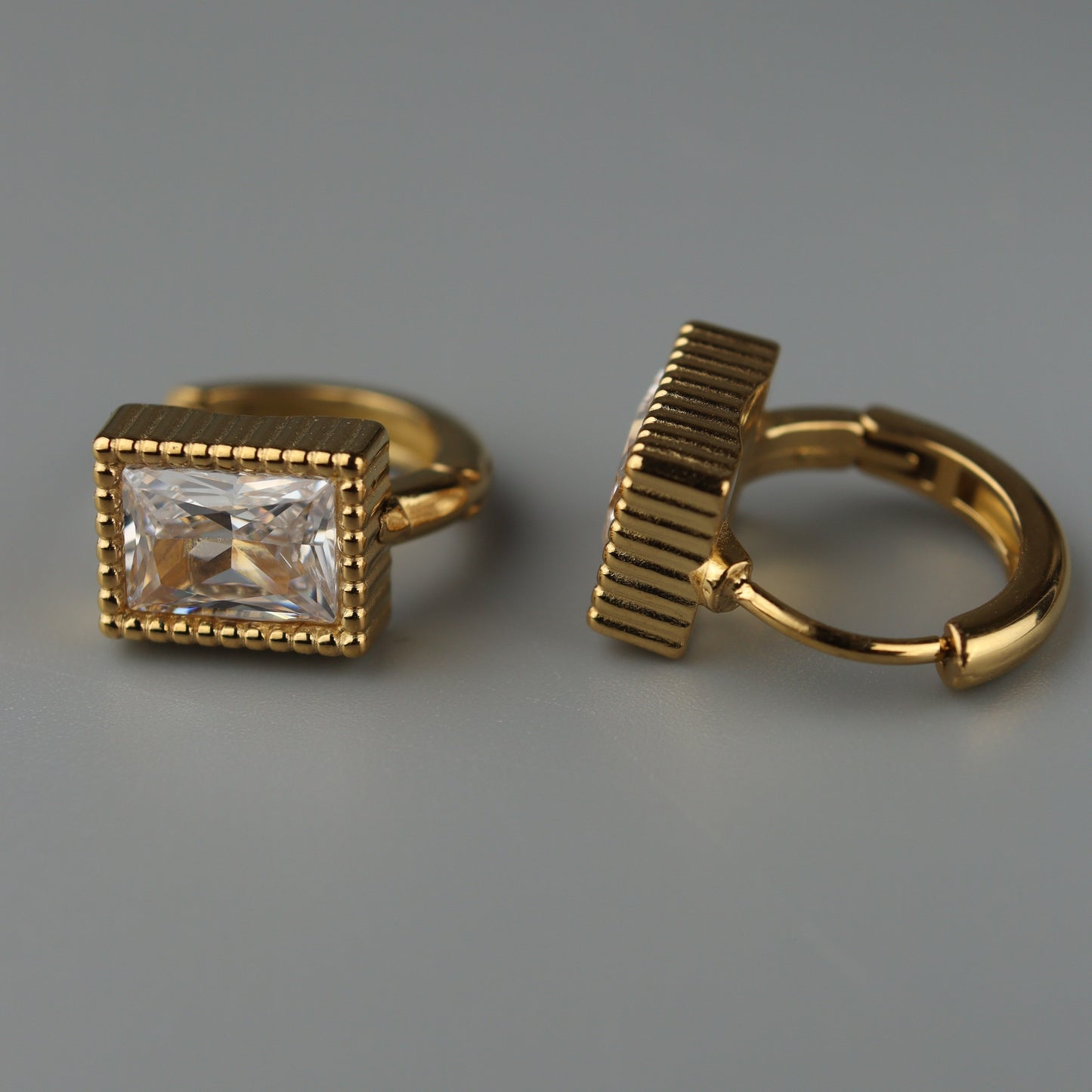 ORLA Thick Rectangle Clip Earrings
