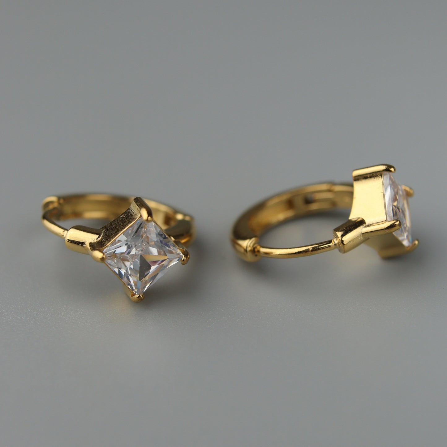 OZZIE Diamond Shape Clip Earrings