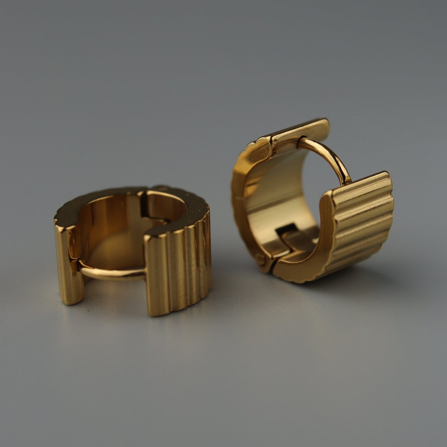 ONYX Thick Ridges Clip Earrings