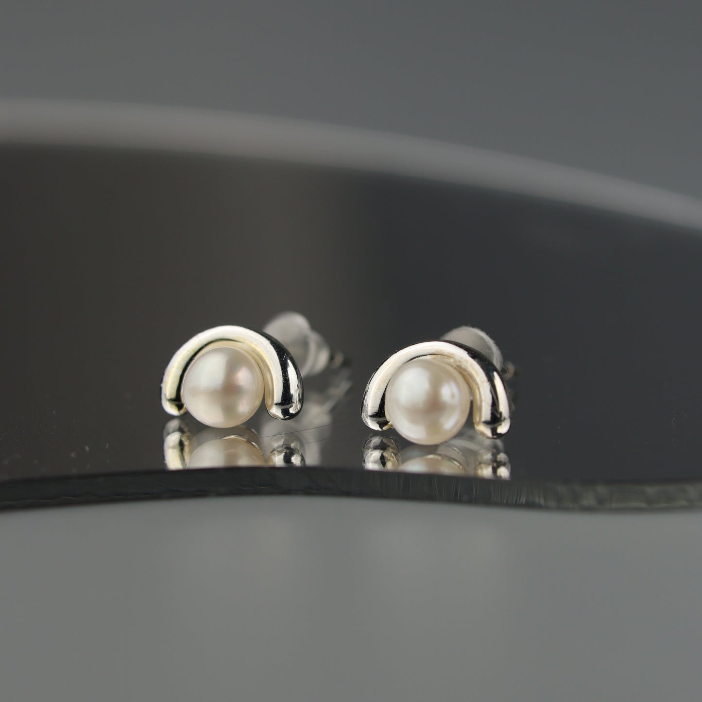 MARGA S925 Silver Half Circle Fresh Water P Mini Stud Earrings
