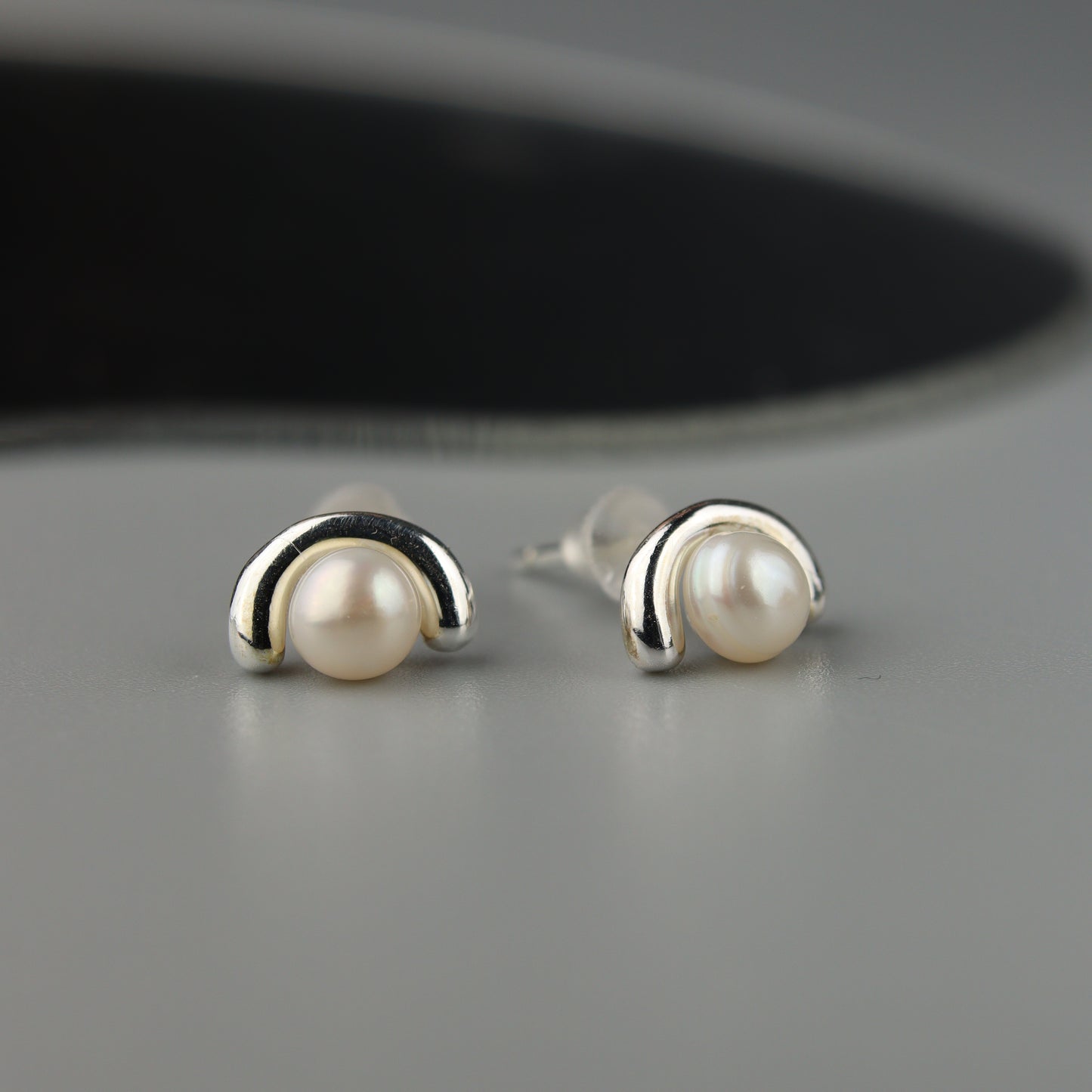 MARGA S925 Silver Half Circle Fresh Water P Mini Stud Earrings