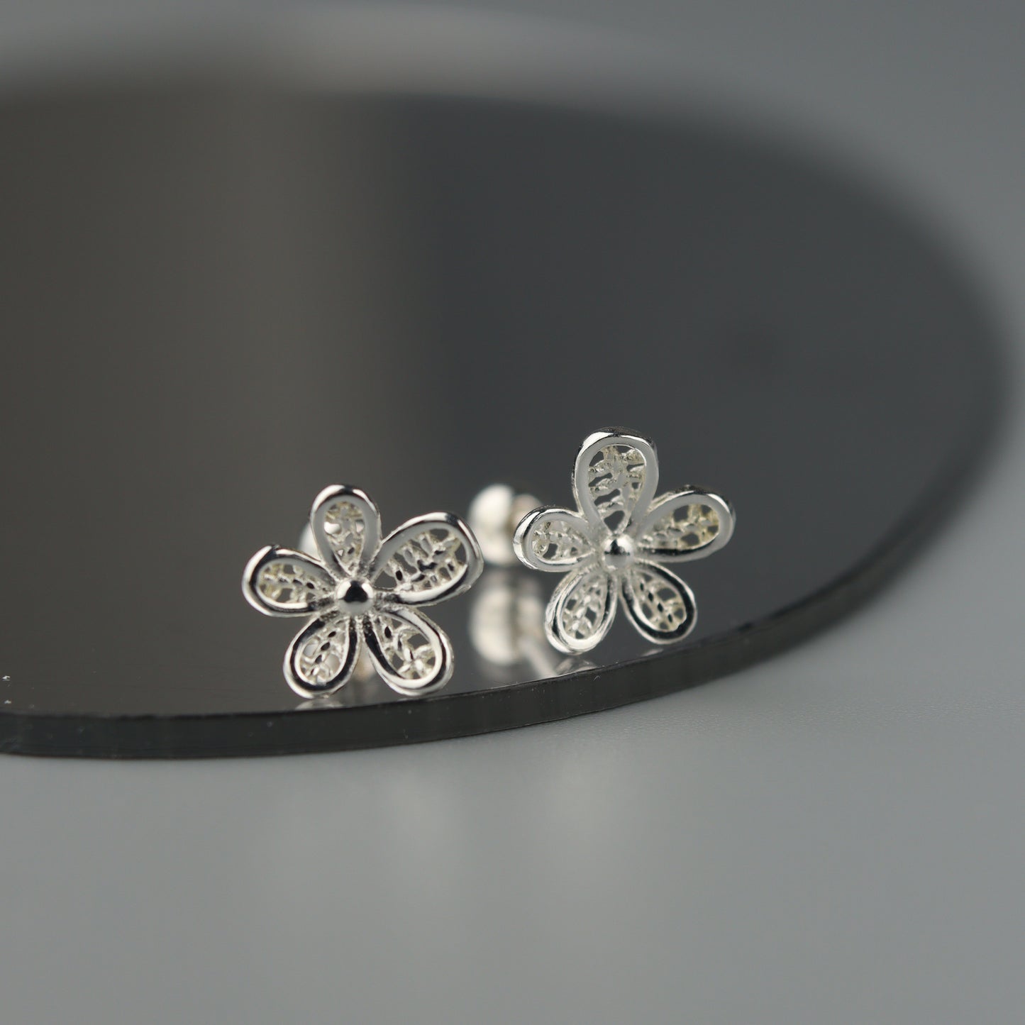 FIDDA S925 Silver Flower Mini Stud Earrings
