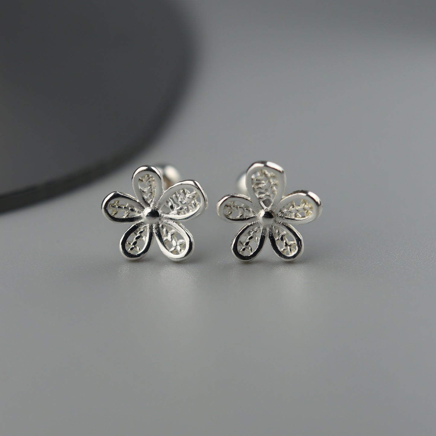 FIDDA S925 Silver Flower Mini Stud Earrings