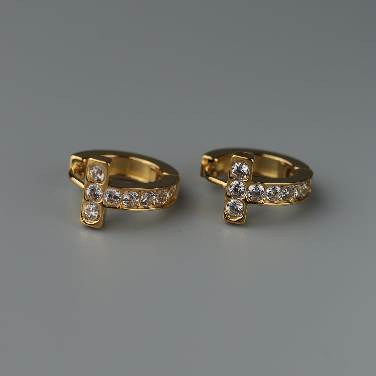 OLENE T Small Clip Earrings