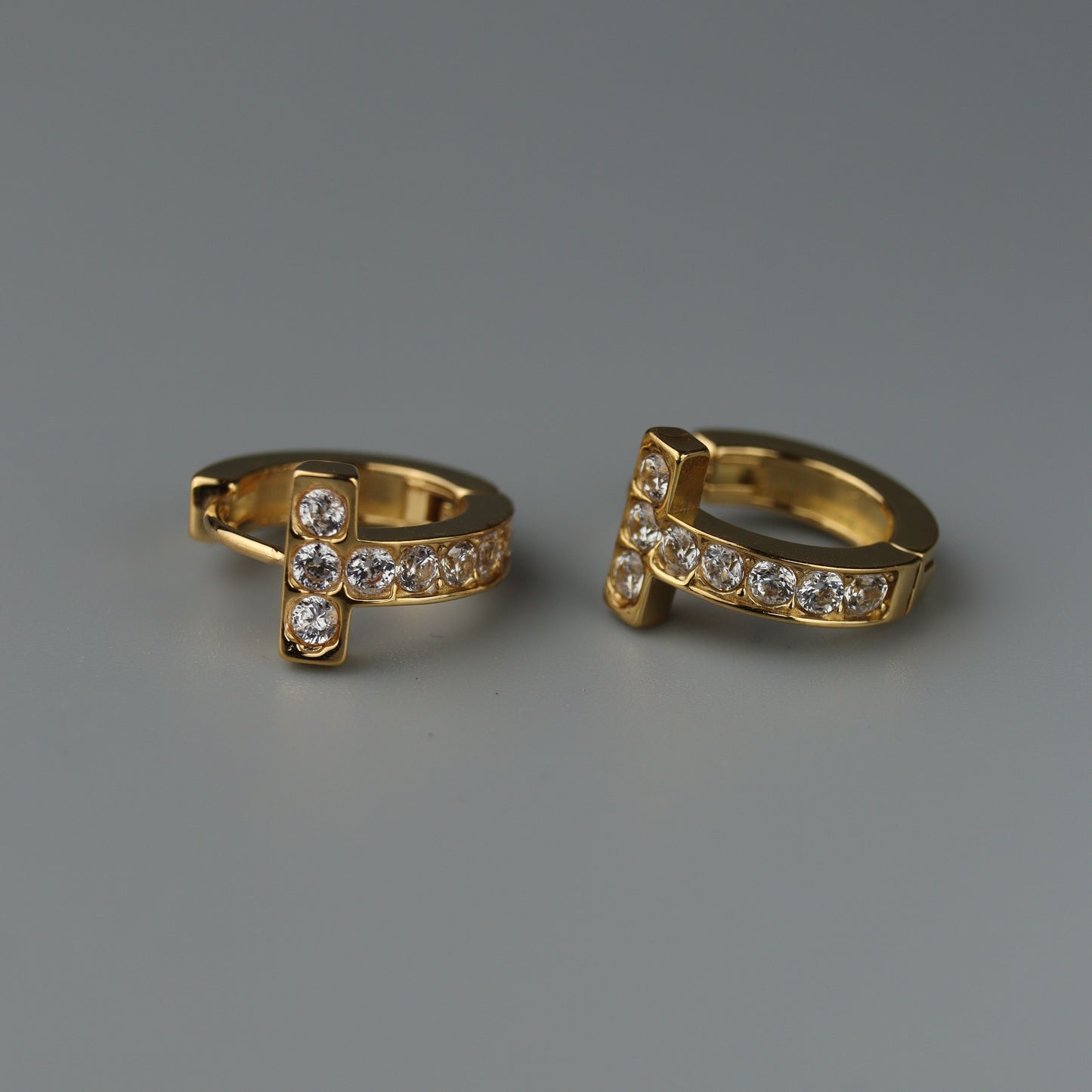 OLENE T Small Clip Earrings