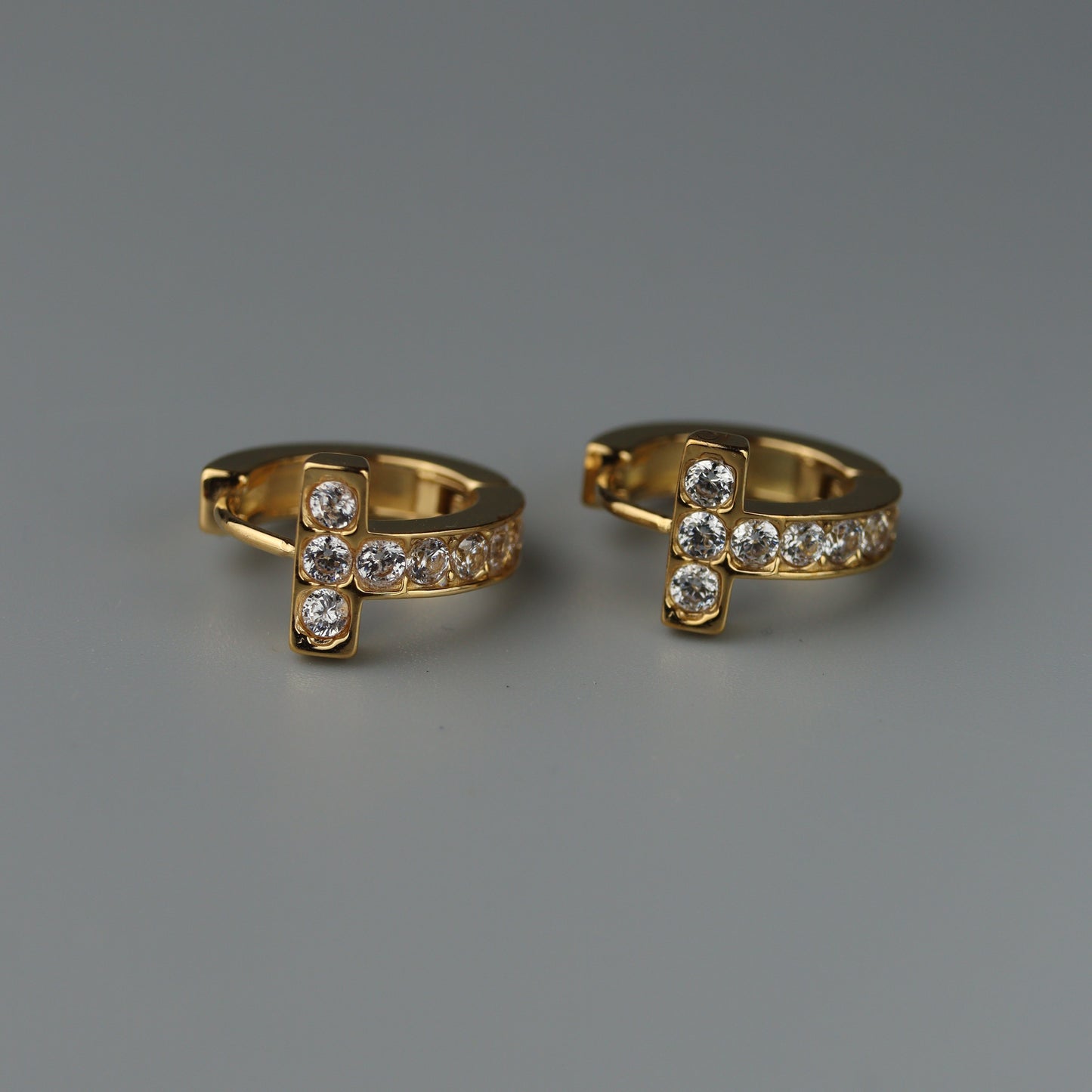 OLENE T Small Clip Earrings