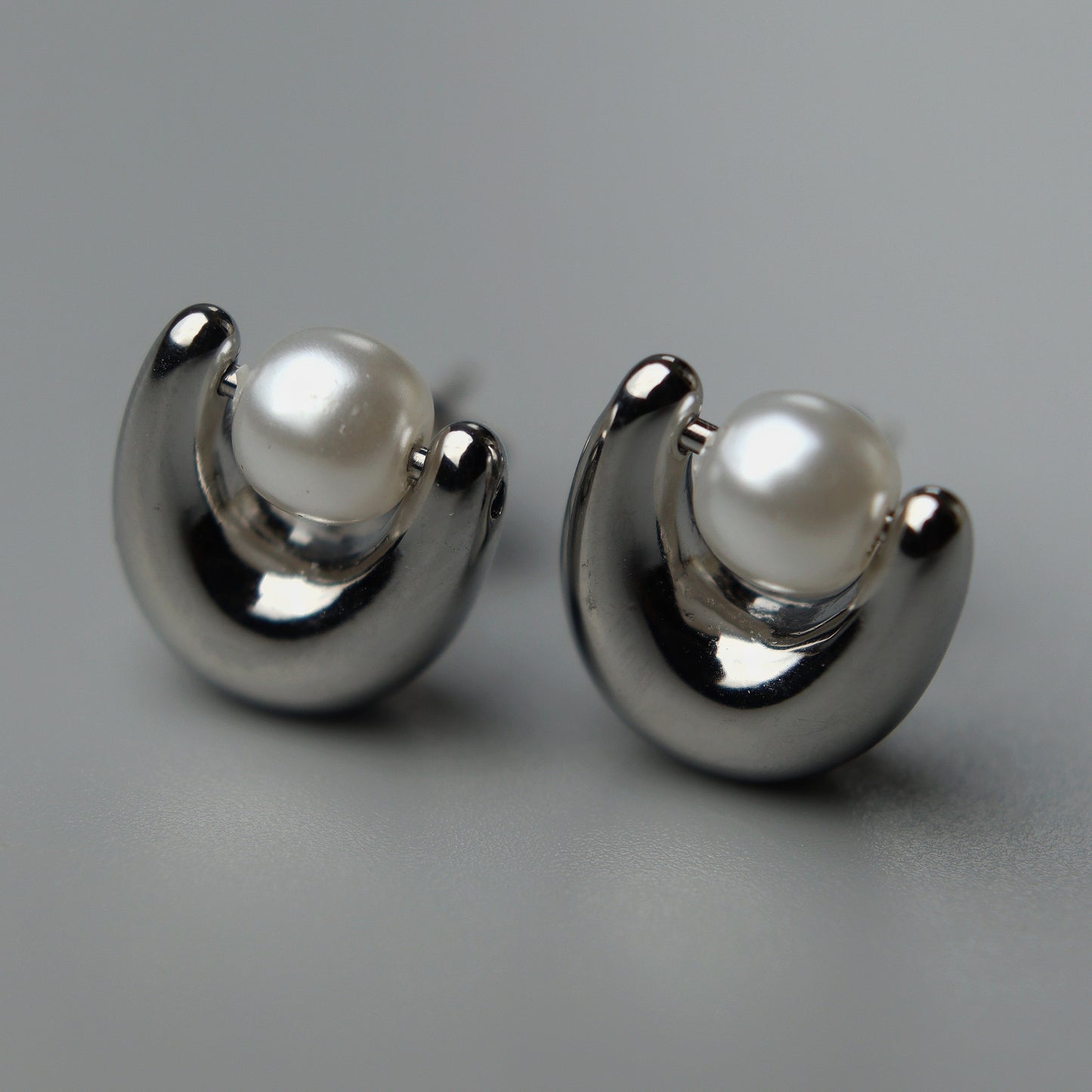 SERENE Gld/Silver Synthetic P Stud Earrings