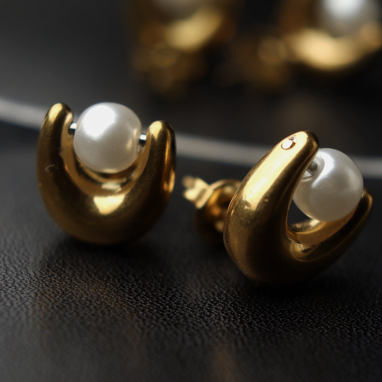 SERENE Gld/Silver Synthetic P Stud Earrings
