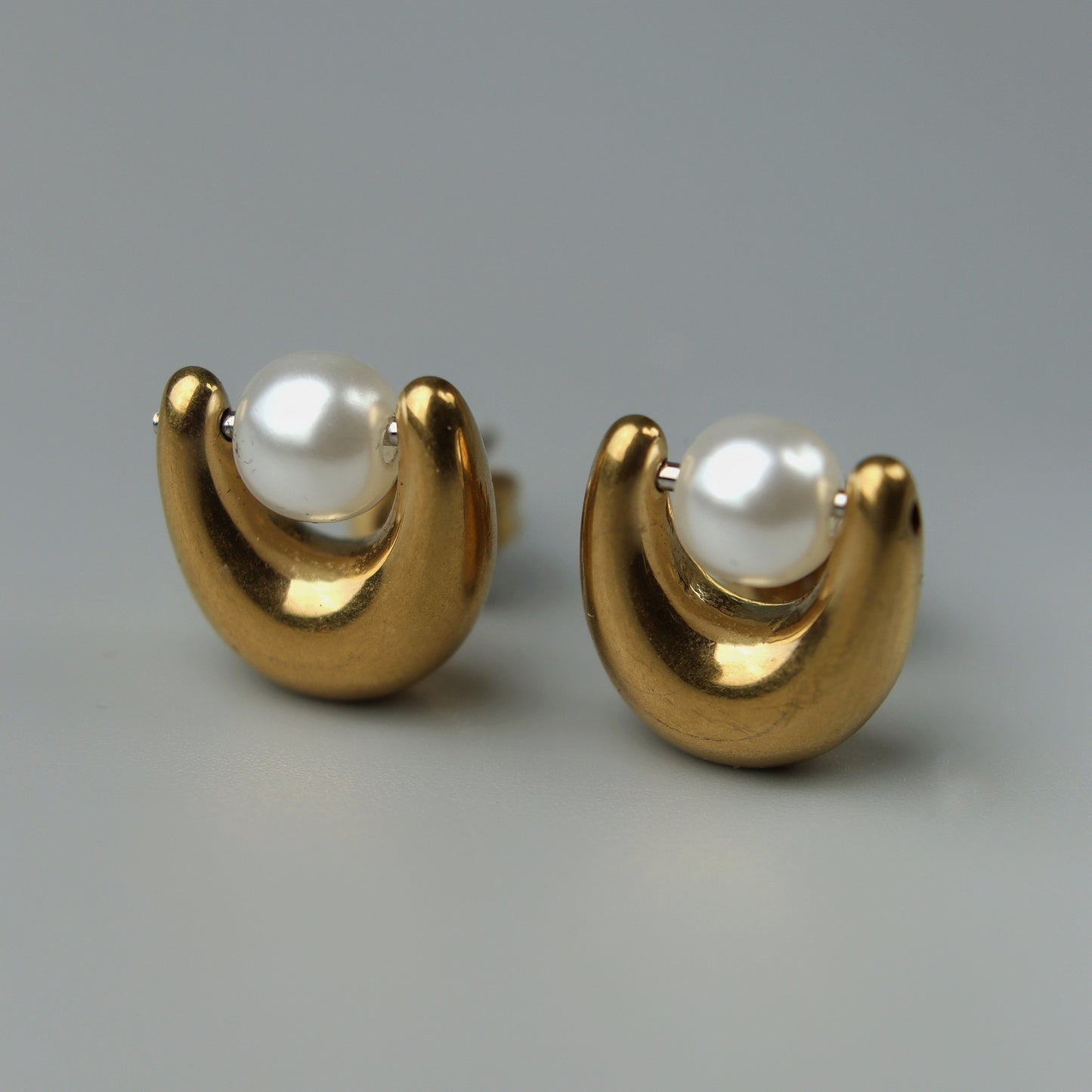 SERENE Gld/Silver Synthetic P Stud Earrings