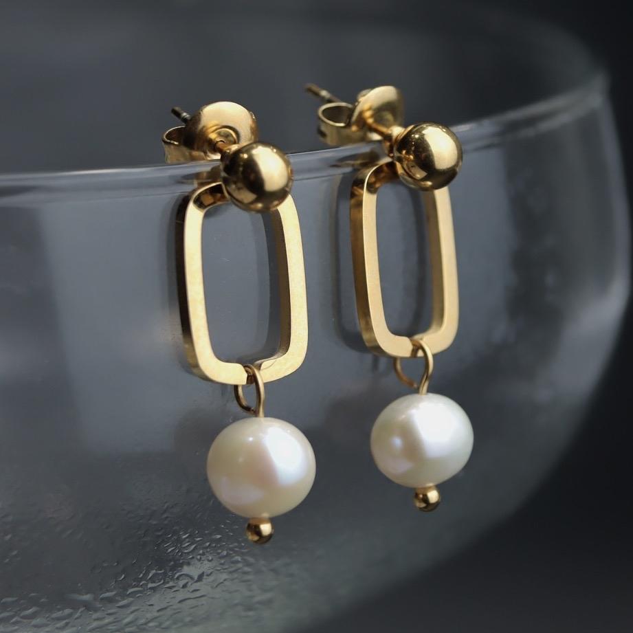 Fresh Water Pearls Jewelry Set of Necklace And Earrings
