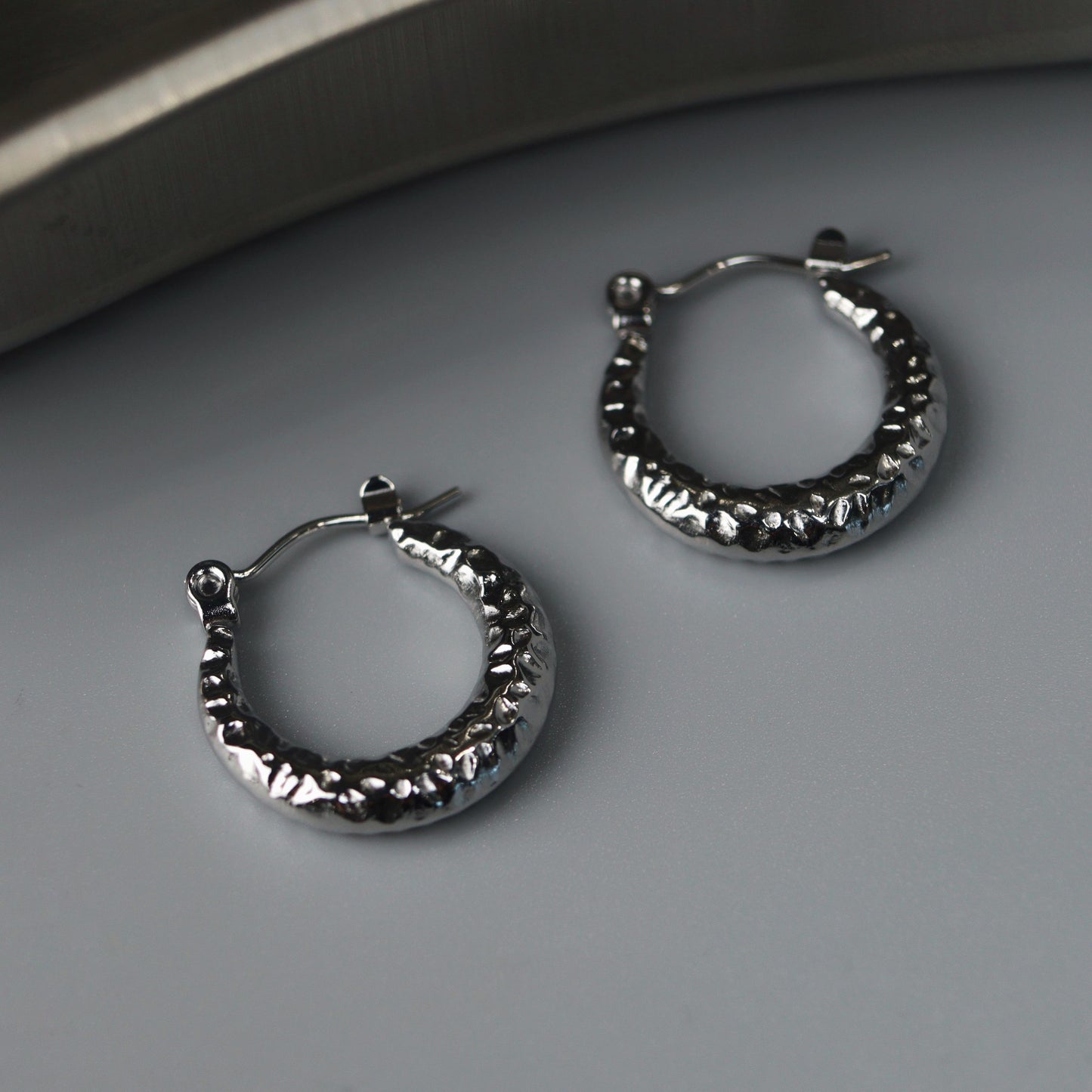 GARETT Gld/Silver Hammered Style Hoop Earrings
