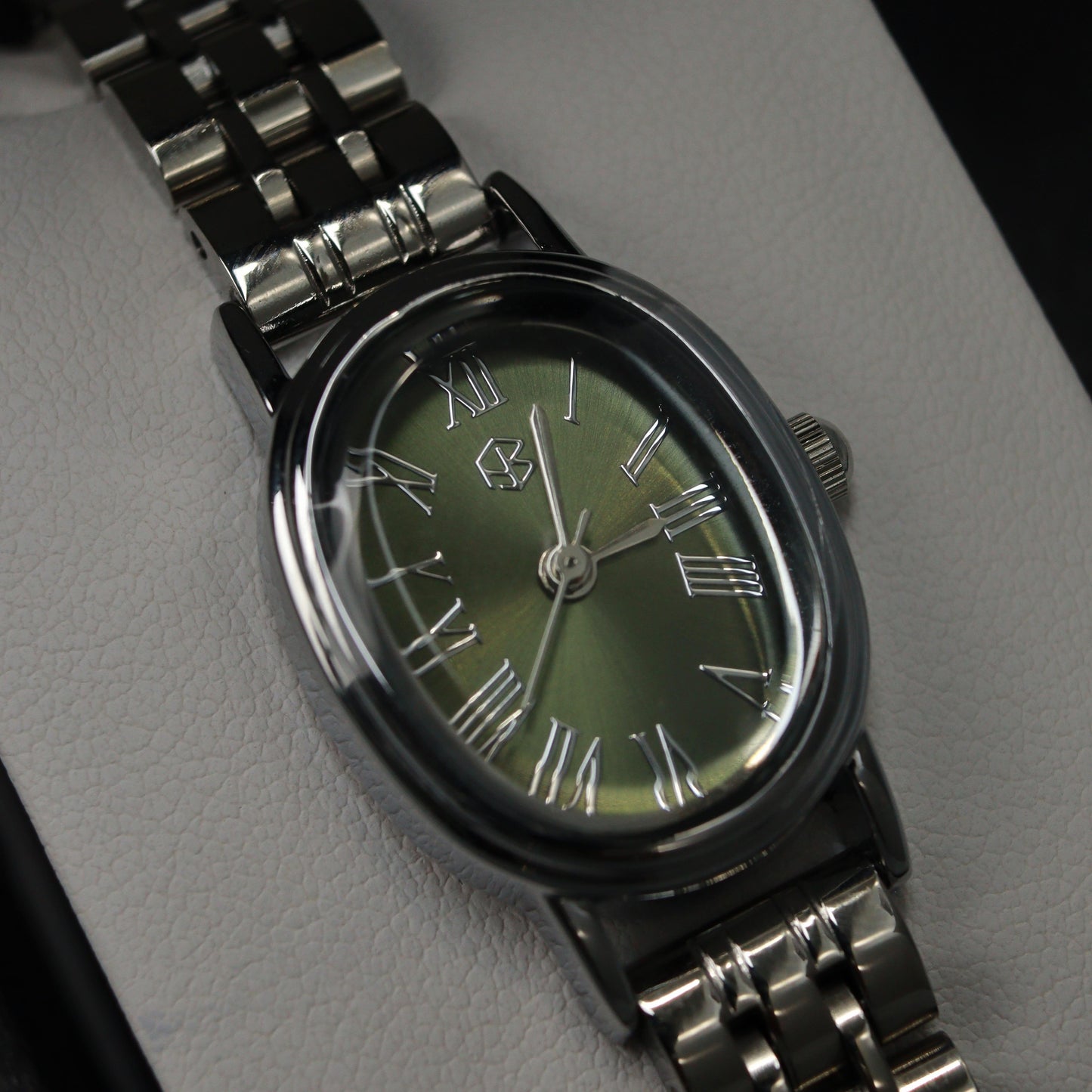 MONTRE Oval Mint Green Dial Watch – Elegant Fashion Quartz Timepiece with Slim Strap for Women