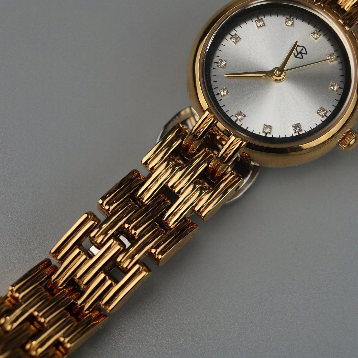 CEDON Round Case Watches for Women
