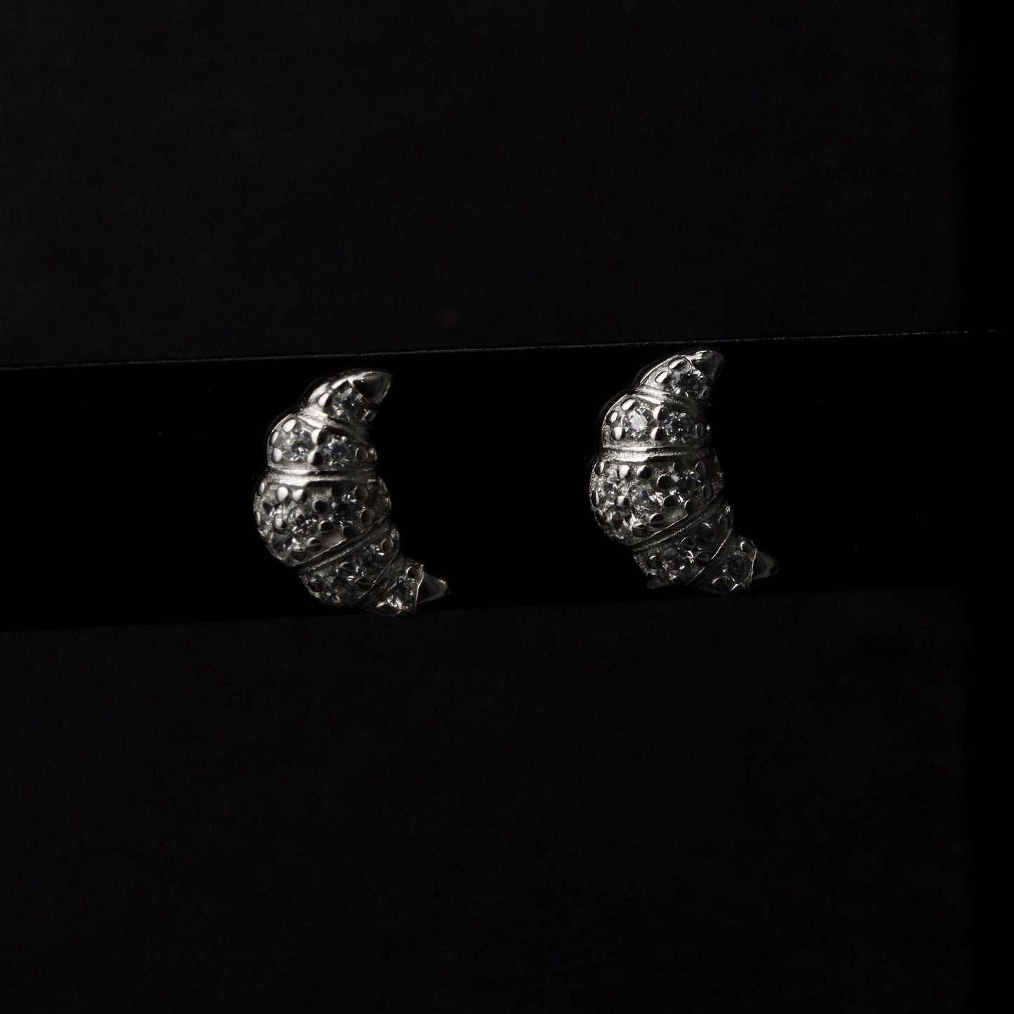 BUN S925 Silver Croissant Shape Stud Earrings