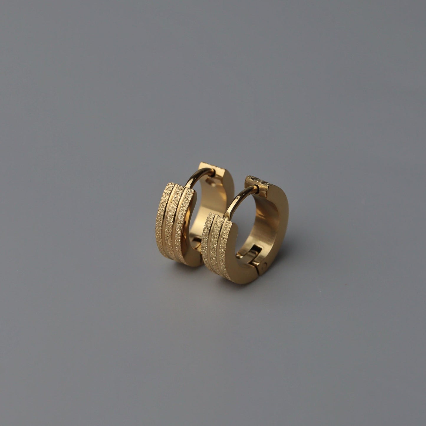 JANE Triple Line Mini Clip Earrings