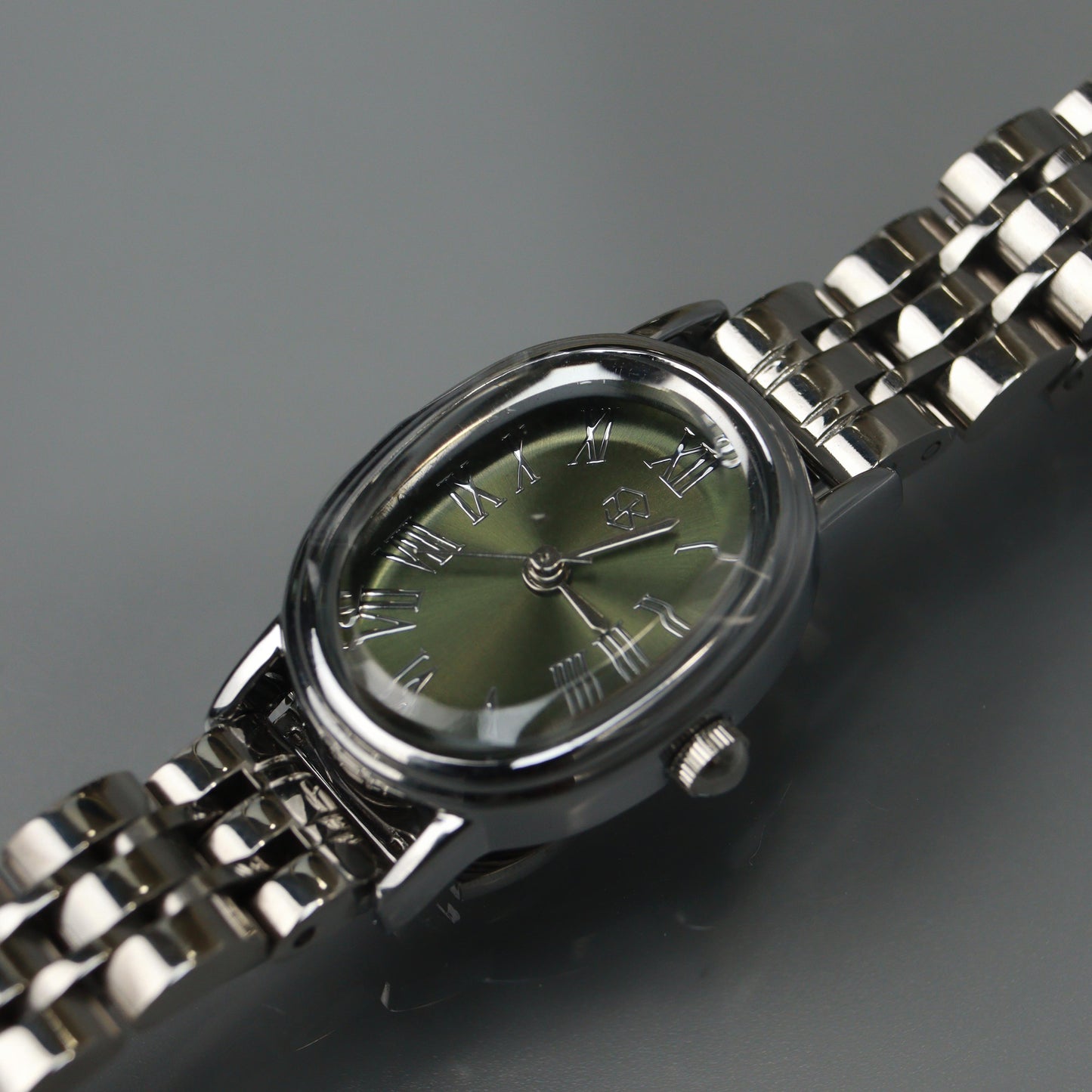 MONTRE Oval Mint Green Dial Watch – Elegant Fashion Quartz Timepiece with Slim Strap for Women