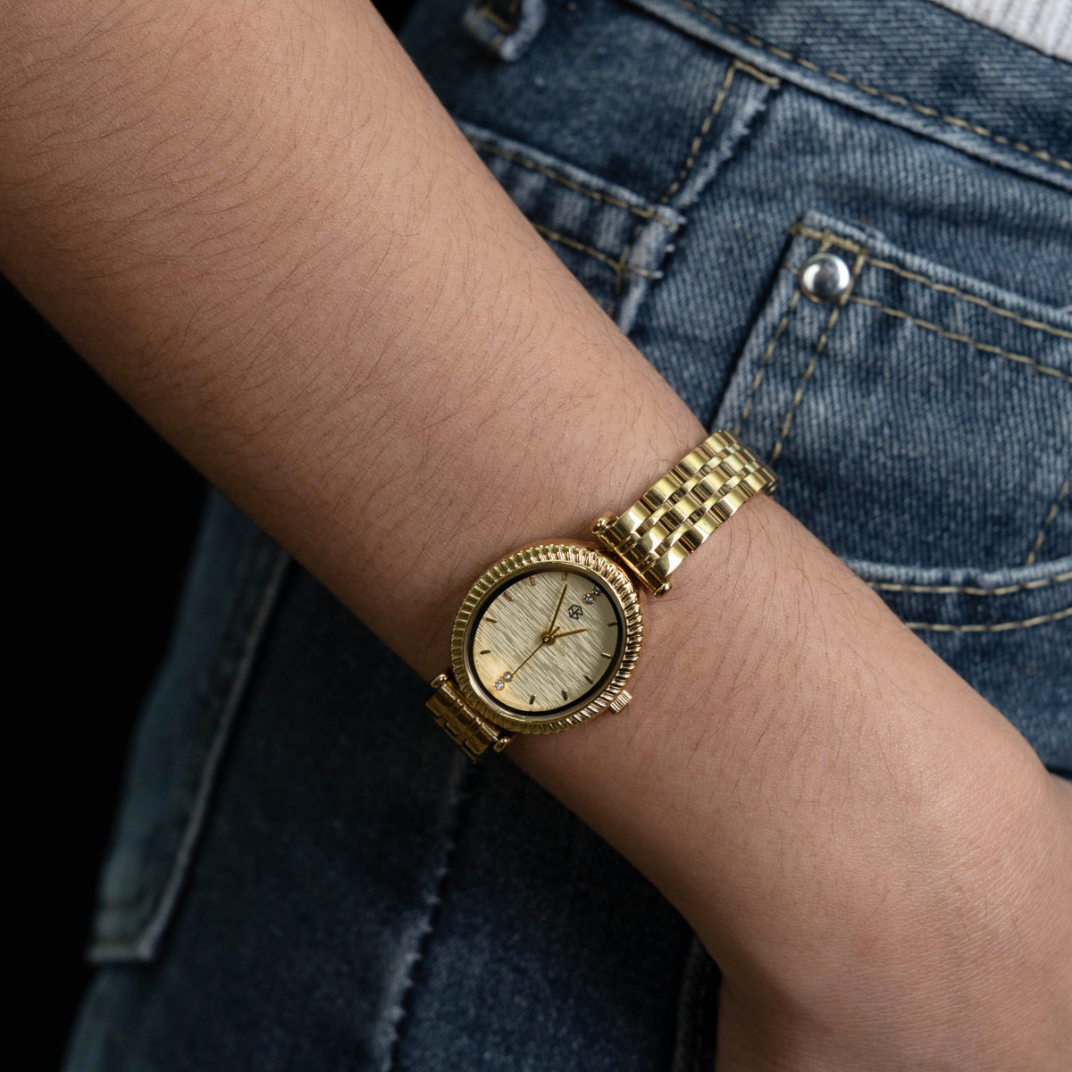 ZOVIA Oval Watch Face Women's Minimalist Fashion Watch