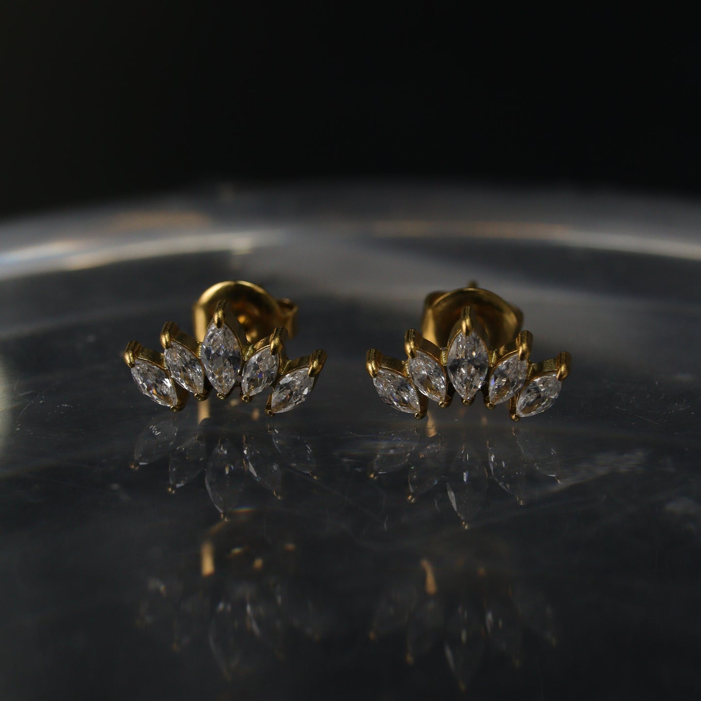 ECLAIR Small Curve Oval Shape Stud Earrings For Women's