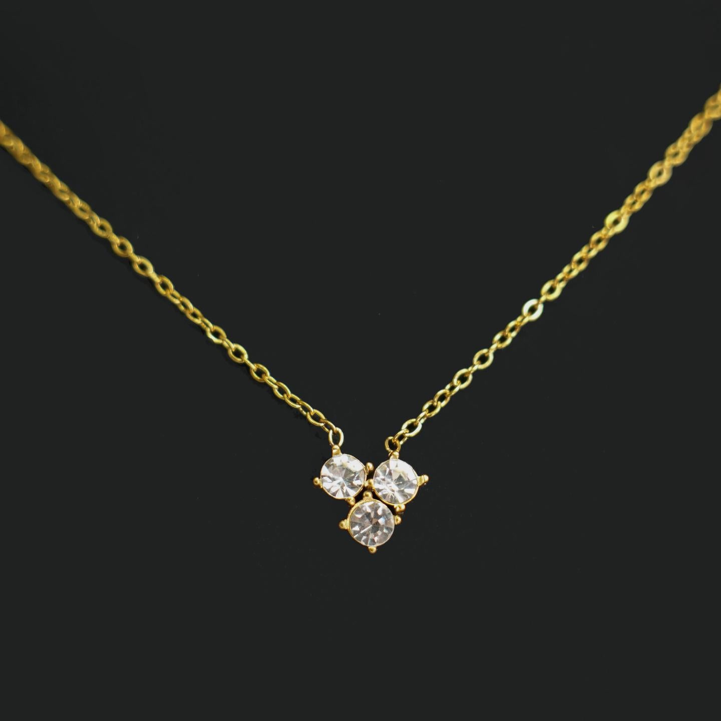 QIN Round Trio Stone Pendant Chain Necklace For Women's Non Tarnish Non Fading Hypoallergenic