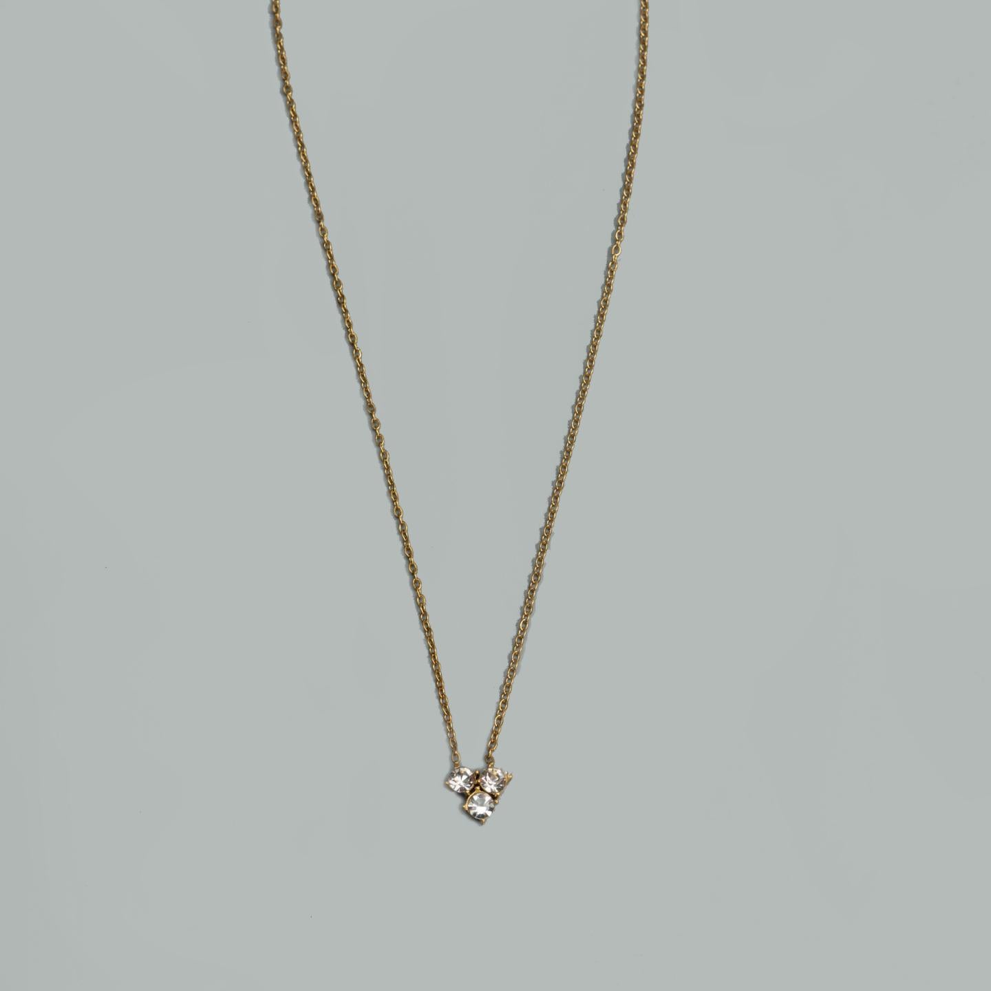 QIN Round Trio Stone Pendant Chain Necklace For Women's Non Tarnish Non Fading Hypoallergenic