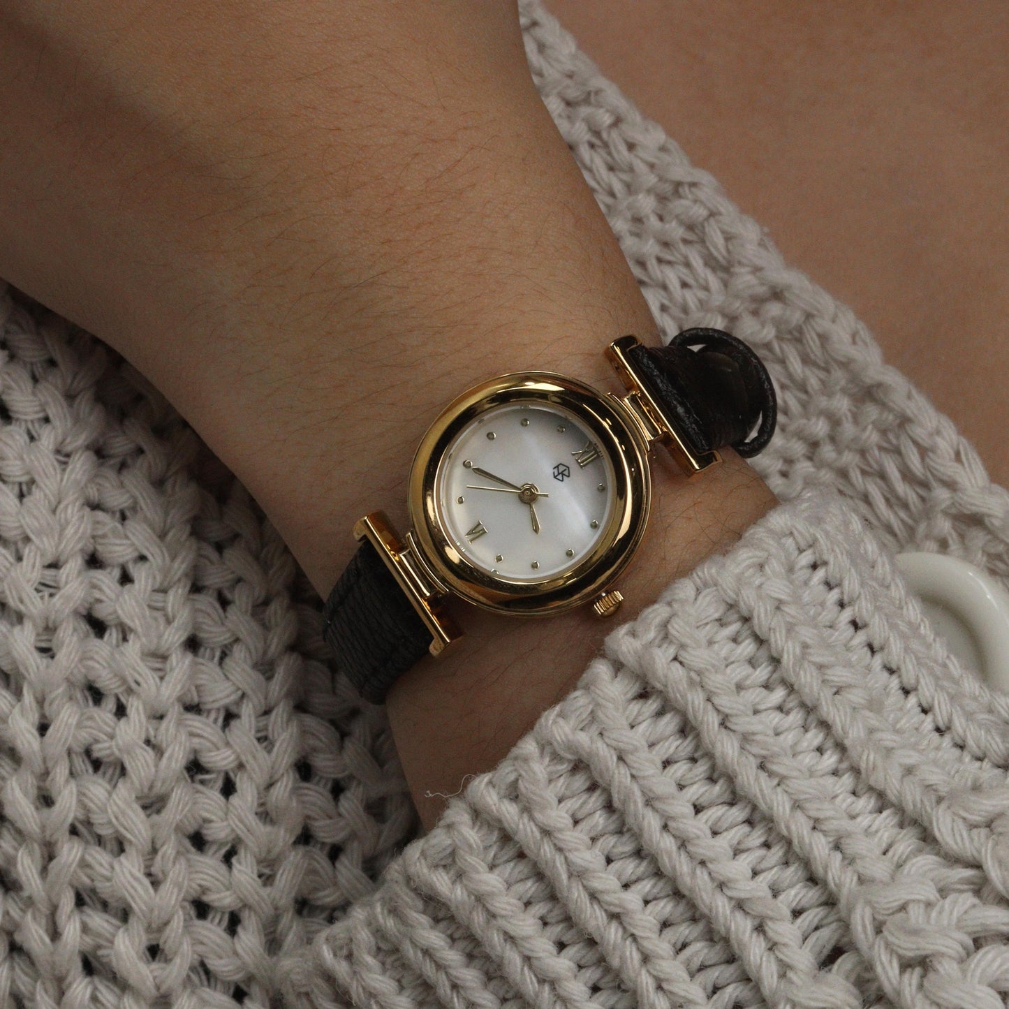 FORTIS Round Fashion Quartz Thin Leather Strap Women's Watch