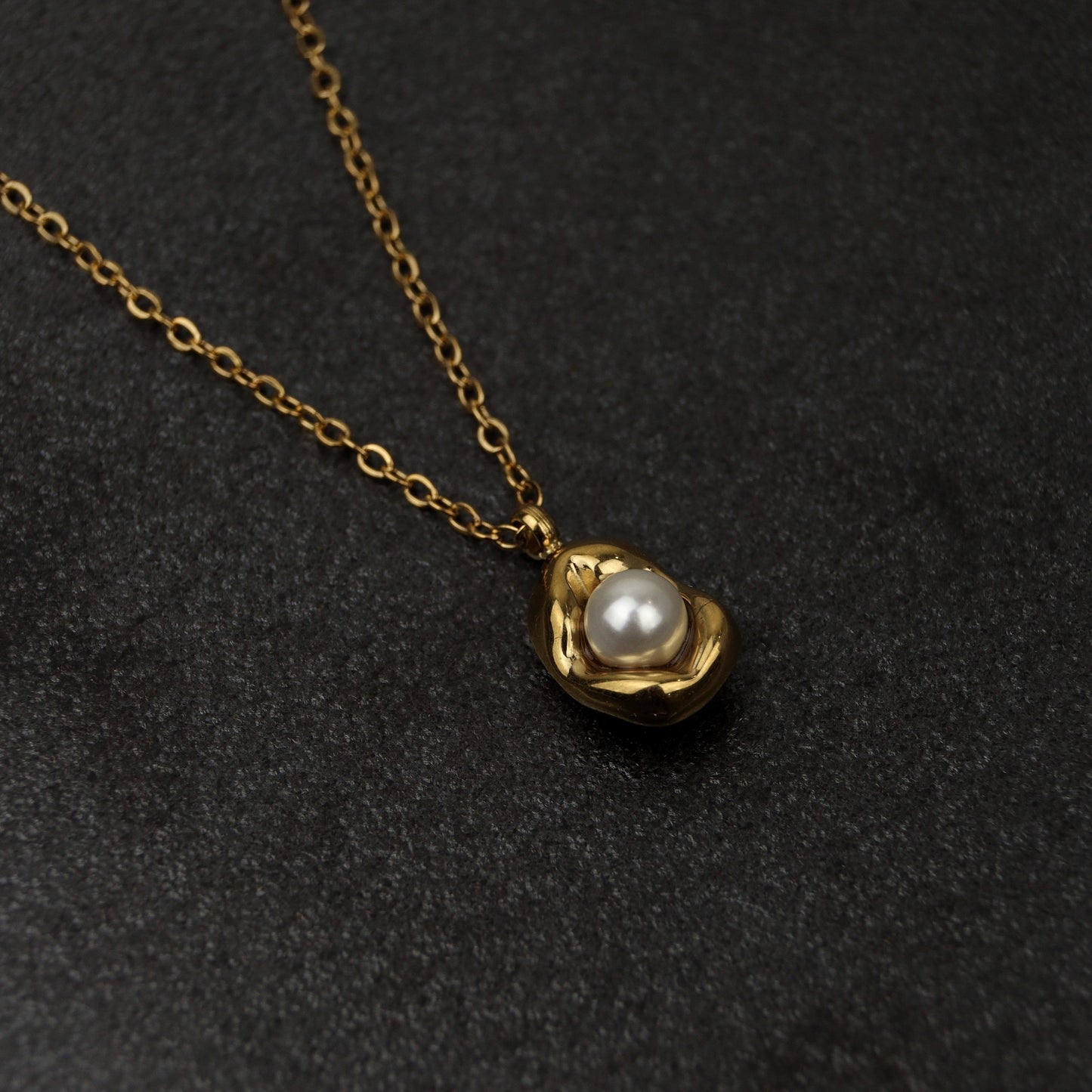 GRETEL Bean Synthetic P Pendant Chain Necklace