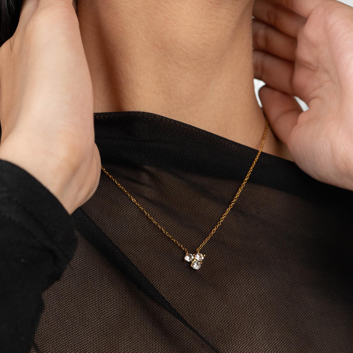 QIN Round Trio Stone Pendant Chain Necklace For Women's Non Tarnish Non Fading Hypoallergenic