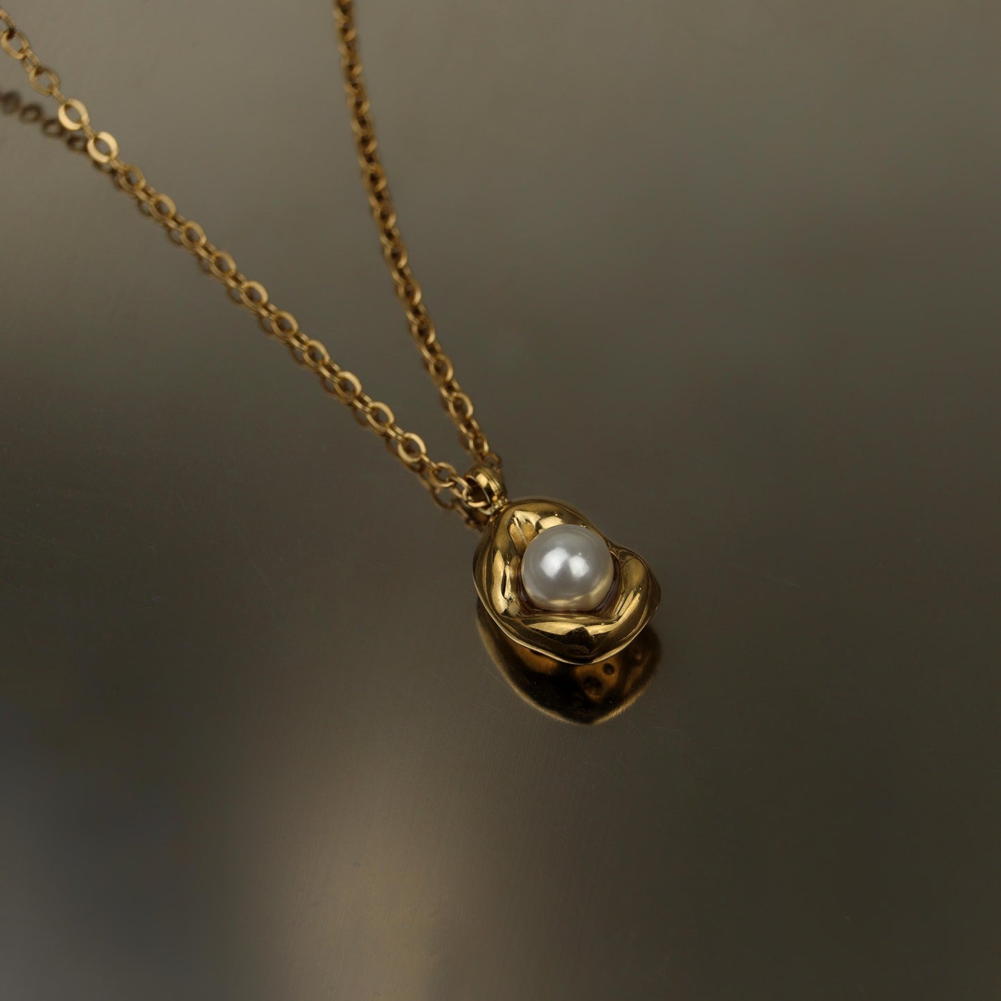 GRETEL Bean Synthetic P Pendant Chain Necklace