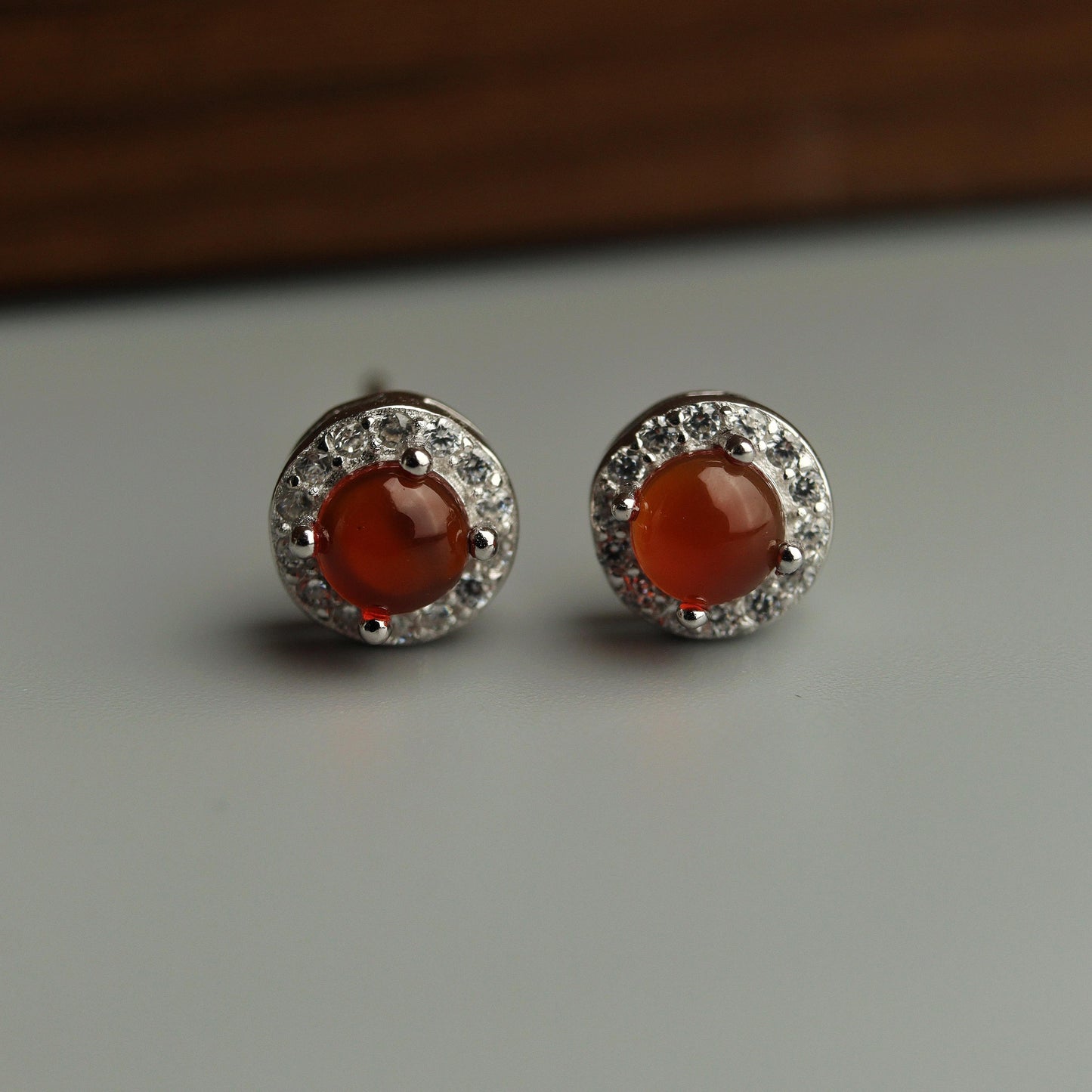 Pawnable Quartz Gemstone S925 Silver Stud Earrings with AGCL Certification