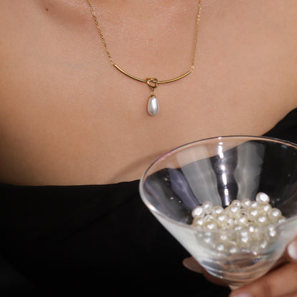 ESSORA Synthetic Pearl Knot Pendant Chain Necklace