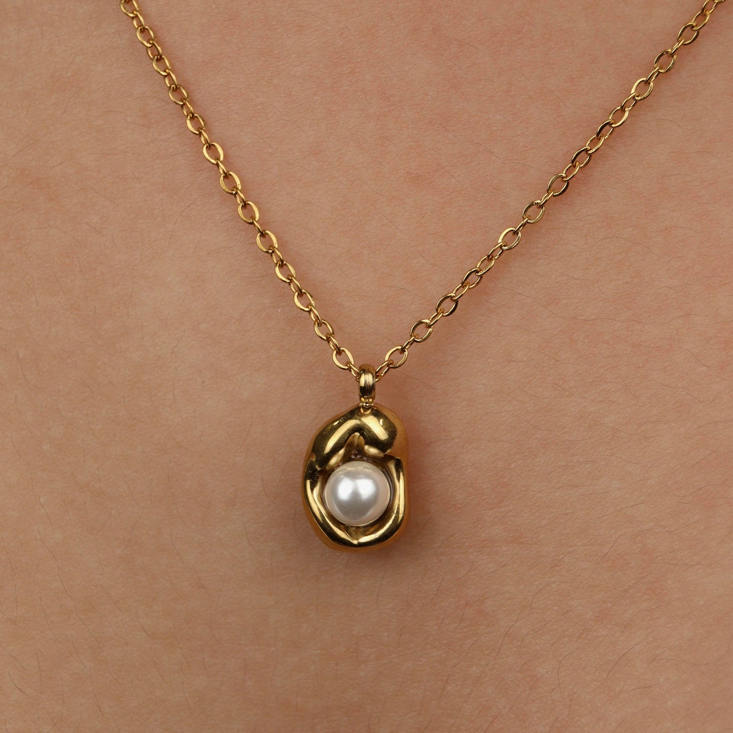 GRETEL Bean Synthetic P Pendant Chain Necklace