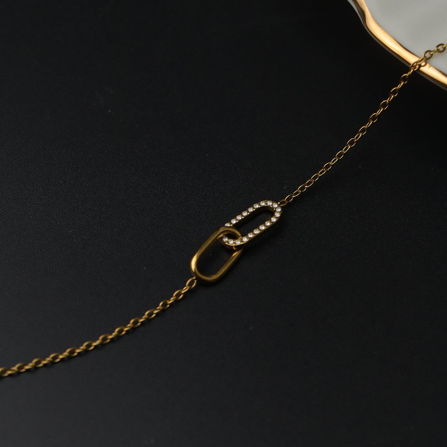 SOIGNE Tangled Buckle Bracelet